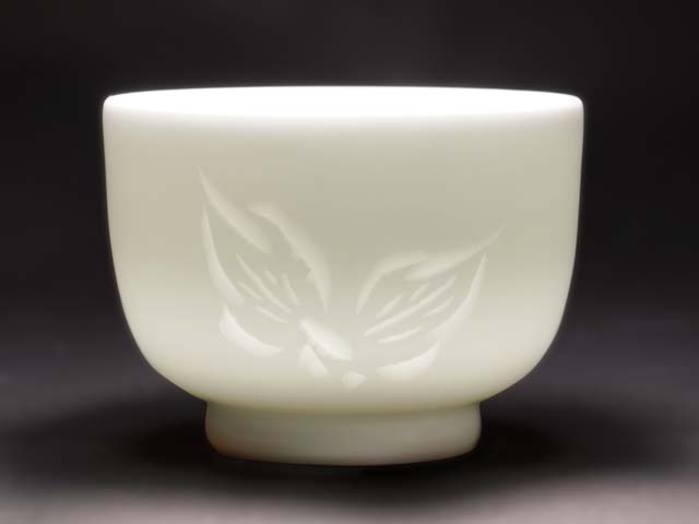 Sake Set - Hakuji Peony Porcelain, Hand Carved by Mikihiko Yamaguchi