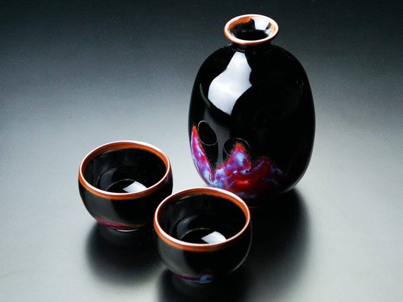 Shinemon Kiln Sake Set “Mountain Scenery” - Arita Ware