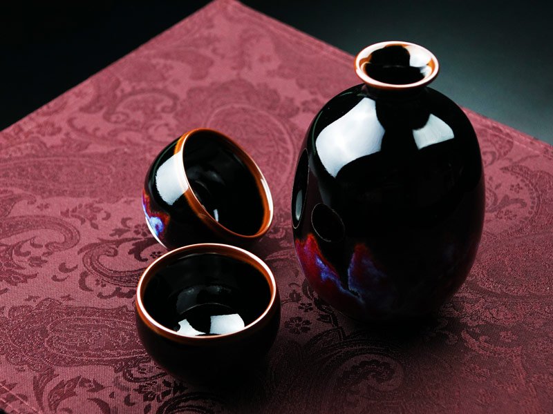 Shinemon Kiln Sake Set “Mountain Scenery” - Arita Ware