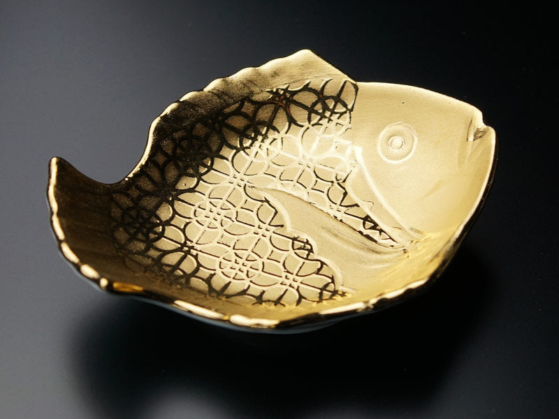 A Pair of Plates Featuring Sea Bream with Auspicious Patterns - Arita Ware