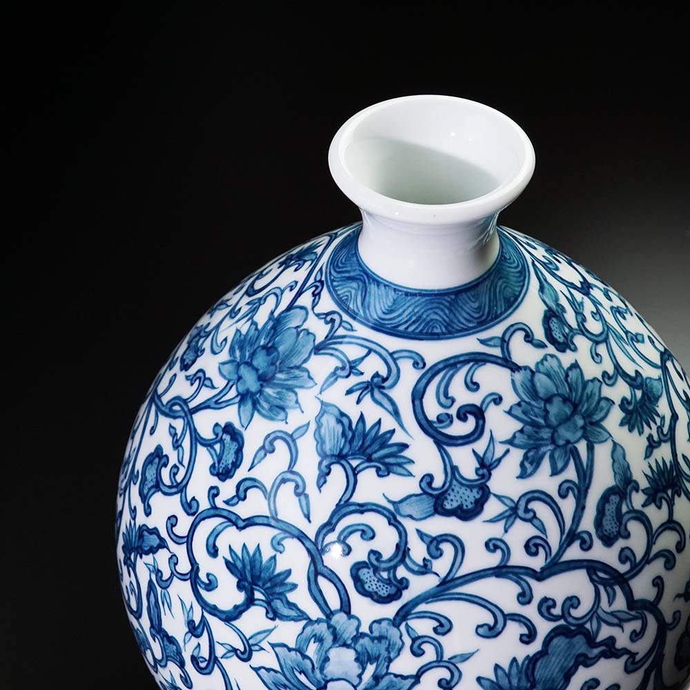 Shinemon Kiln Blue-and-White Floral Pattern Vase by the First Shinemon - Arita Ware