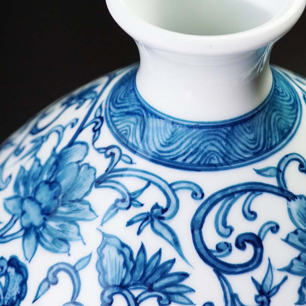 Shinemon Kiln Blue-and-White Floral Pattern Vase by the First Shinemon - Arita Ware