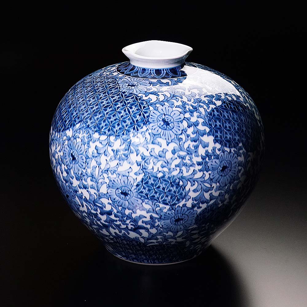 Shinemon Kiln Blue-and-White Flower Pattern Vase by the First Shinemon - Arita Ware