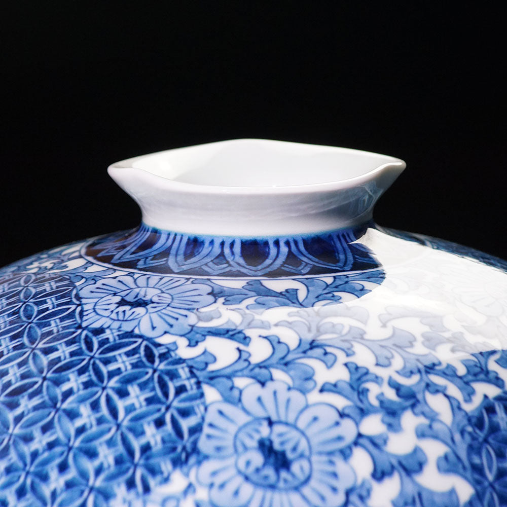 Shinemon Kiln Blue-and-White Flower Pattern Vase by the First Shinemon - Arita Ware