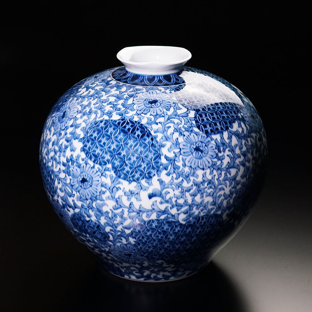 Shinemon Kiln Blue-and-White Flower Pattern Vase by the First Shinemon - Arita Ware