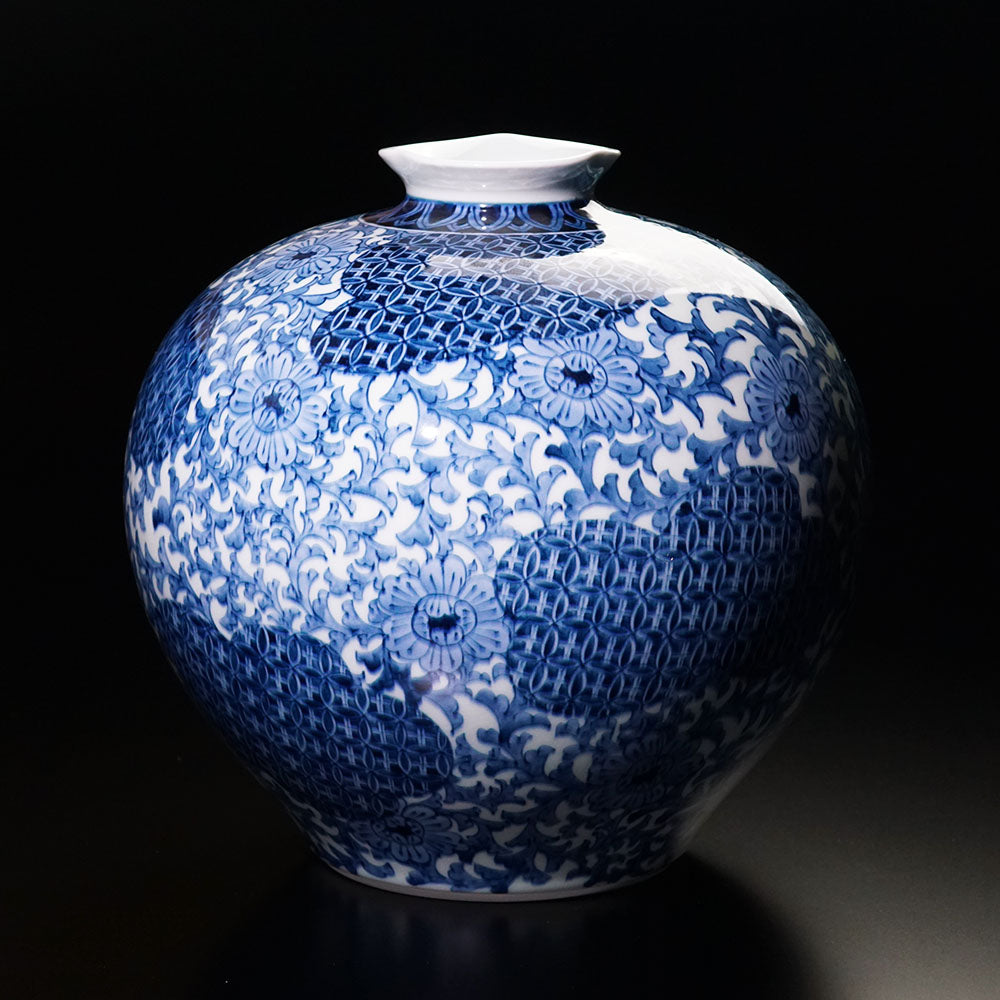 Shinemon Kiln Blue-and-White Flower Pattern Vase by the First Shinemon - Arita Ware