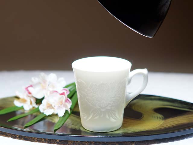 Coffee Mug - Hakuji Peony Porcelain, Hand Carved by Mikihiko Yamaguchi